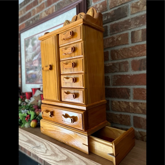 Rare Vintage Large Solid Wood Hand
Carved Cat Lovers Dream Jewlery
Armoire - Picture 6 of 12